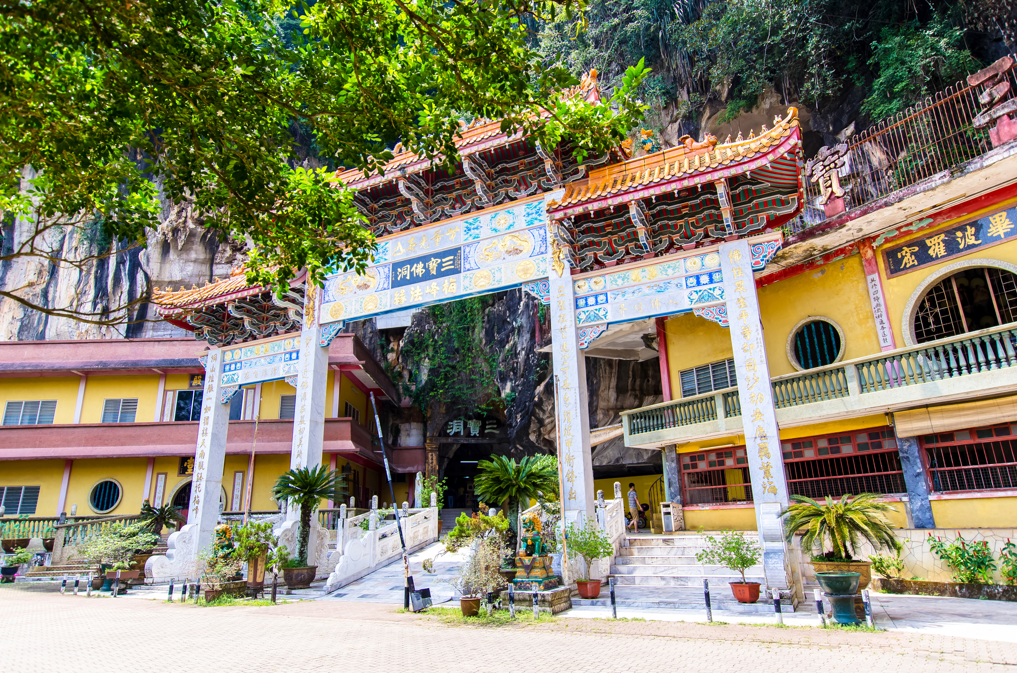 サンポトン (三寶洞) 寺院